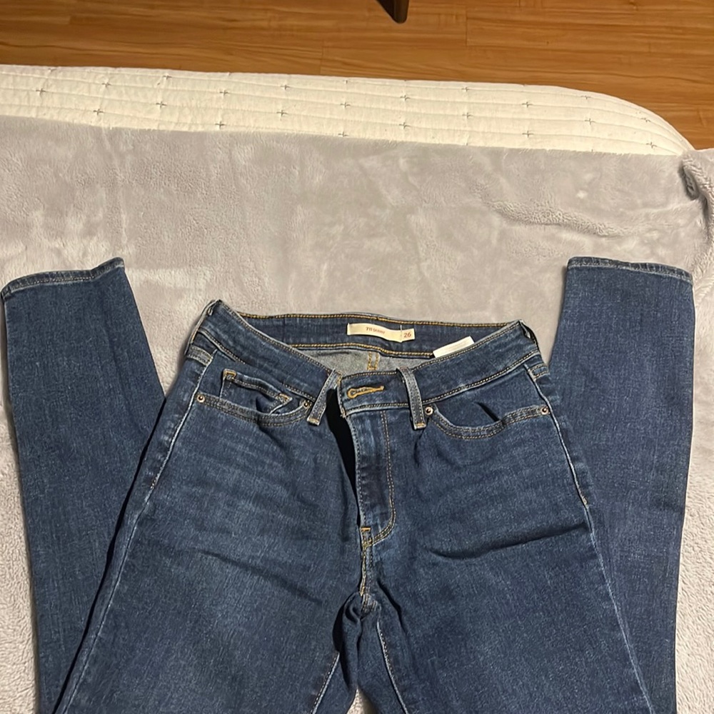 Nearly brand new 711 skinny Levi’s